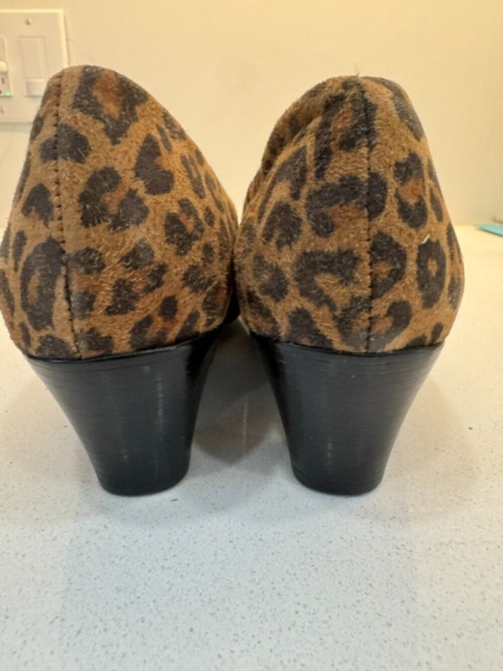 Munro "Mara" Suede Leopard Prtint pump sz 7 1/2 - Picture 3 of 6